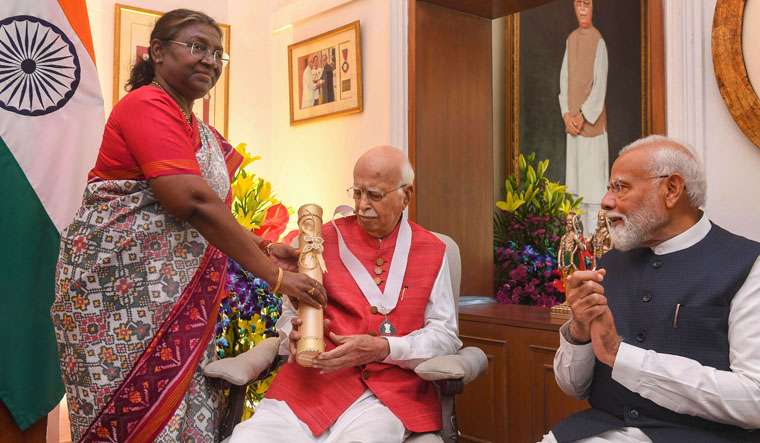 President Draupadi Murmu awarded Bharat Ratna to Lal Krishna Advani